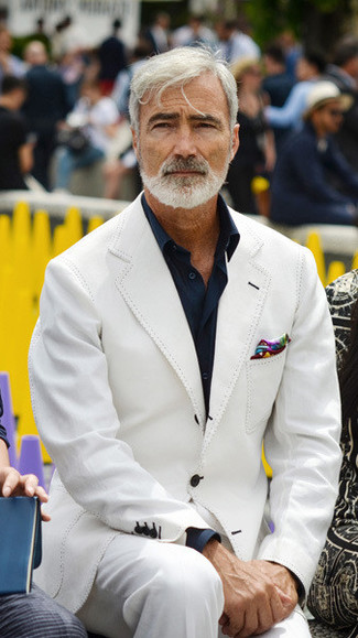 Какие брюки чинос носить с белым пиджаком