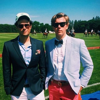 Какие брюки чинос носить с белым пиджаком