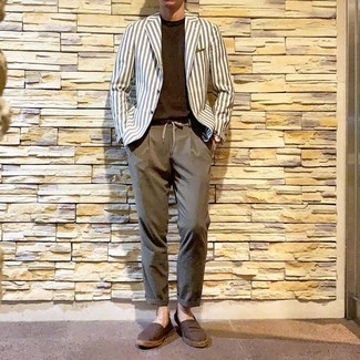 Какие брюки чинос носить с белым пиджаком