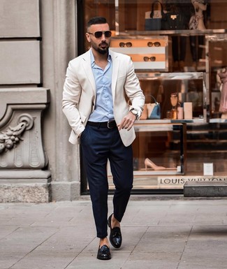 Какие брюки чинос носить с белым пиджаком