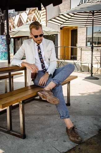 Какие брюки чинос носить с белым пиджаком