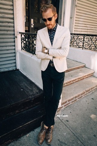 Какие брюки чинос носить с белым пиджаком