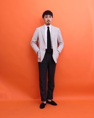 Какие классические брюки носить с белым пиджаком мужчине