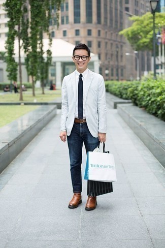 Какие джинсы носить с белым пиджаком мужчине