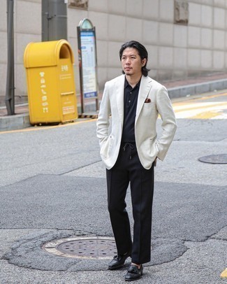 Какие футболки-поло носить с белым пиджаком мужчине