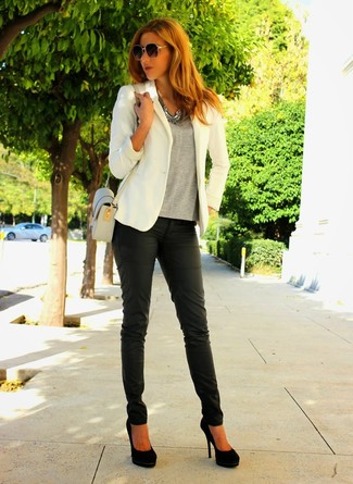 Какие узкие брюки носить с белым пиджаком