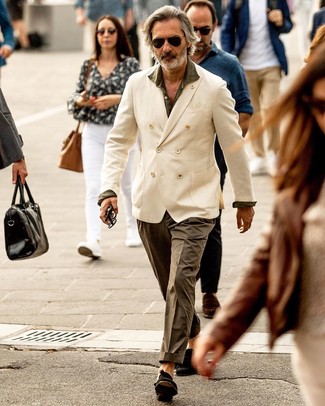 Какие лоферы с кисточками носить с белым пиджаком