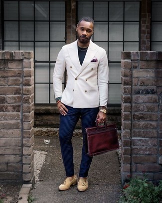 Какие лоферы с кисточками носить с белым пиджаком