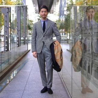 Какие плащи носить с белым пиджаком мужчине