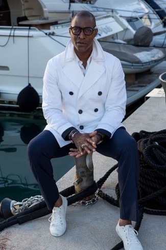 Как носить белый пиджак с белыми низкими кедами мужчине