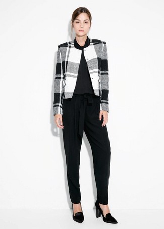 Какие туфли носить с белым бомбером