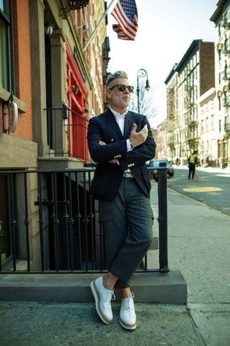 Какие брюки чинос носить с белыми брогами