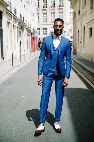 Какие костюмы носить с белыми брогами