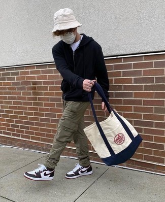 С чем носить белую панаму мужчине