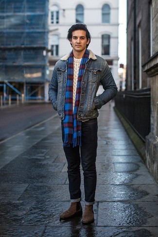 Какие ботинки челси носить с белым вязаным свитером мужчине