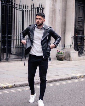 Какие рубашки с длинным рукавом носить с белым вязаным свитером мужчине