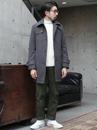 Какие водолазки носить с белым вязаным свитером мужчине