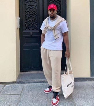 С чем носить белую сумку из плотной ткани мужчине
