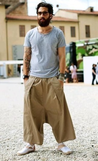 С чем носить белые эспадрильи из плотной ткани мужчине