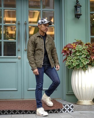 С чем носить белые высокие кеды из плотной ткани мужчине