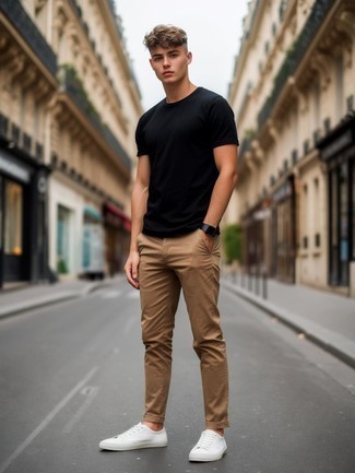 С чем носить белые низкие кеды из плотной ткани мужчине