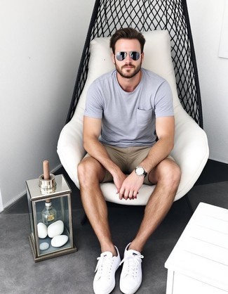 С чем носить белые низкие кеды из плотной ткани мужчине