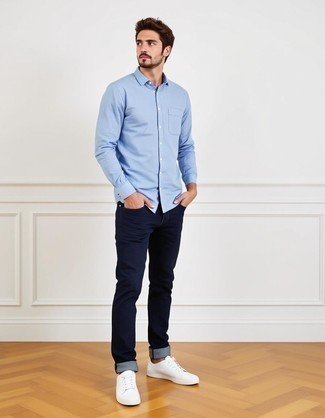 С чем носить белые низкие кеды из плотной ткани мужчине