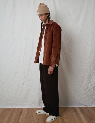 С чем носить белые слипоны из плотной ткани мужчине