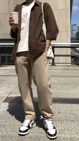 С чем носить белую большую сумку из плотной ткани мужчине