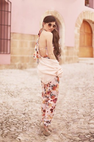 Какие босоножки на каблуке носить с белым кардиганом