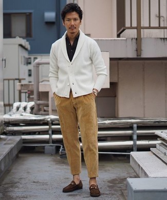 Какие футболки-поло носить с белым кардиганом мужчине