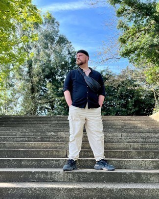 С чем носить белые брюки карго