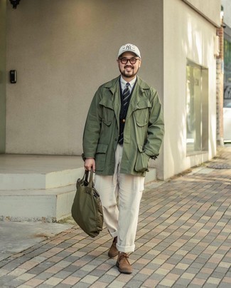 С чем носить белые брюки карго