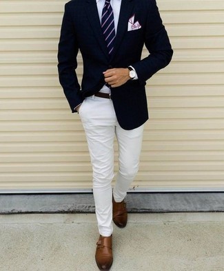 Как носить белые брюки чинос с коричневыми кожаными монками