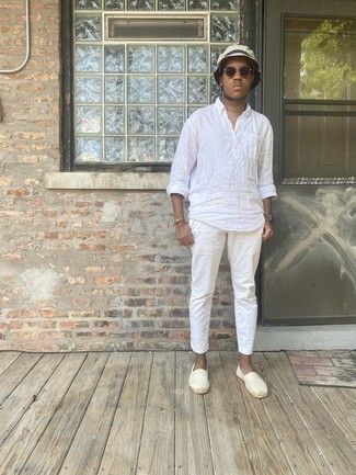 Какие эспадрильи носить с белыми брюками чинос