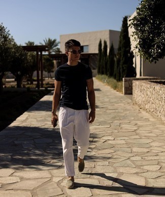 Какие эспадрильи носить с белыми брюками чинос