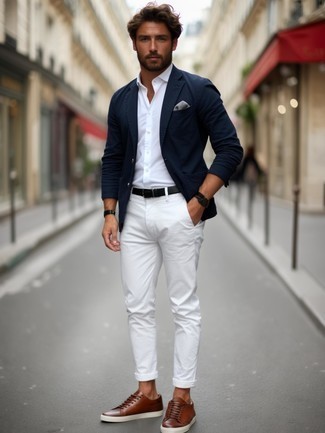 С чем носить белые брюки чинос