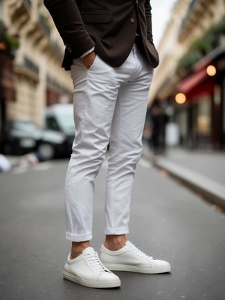 Какие низкие кеды носить с белыми брюками чинос