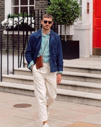 Какие низкие кеды носить с белыми брюками чинос