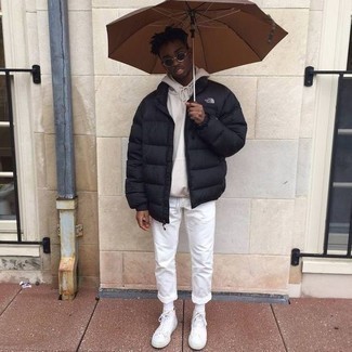 Какие куртки-пуховики носить с белыми брюками чинос