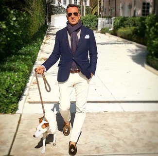 Какие трикотажные жилеты носить с белыми брюками чинос