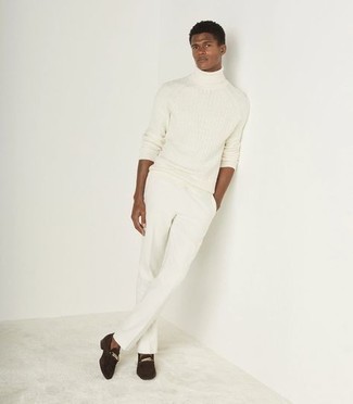 Какие водолазки носить с белыми брюками чинос