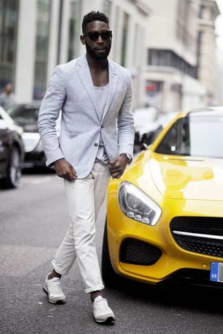 Как носить белые брюки чинос с белыми кроссовками