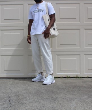 Как носить белые брюки чинос с белыми кроссовками