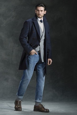 Какие пиджаки носить с белым свитером с круглым вырезом мужчине