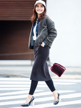 Как носить белый свитер с круглым вырезом с серым бомбером женщине