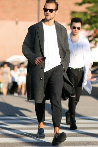 С чем носить белый свитер с круглым вырезом мужчине