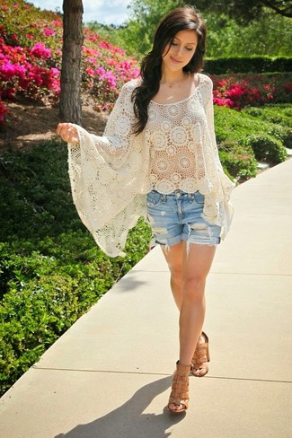 С чем носить белую блузку с длинным рукавом крючком