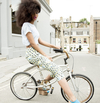 Какие капри носить с белым укороченным топом