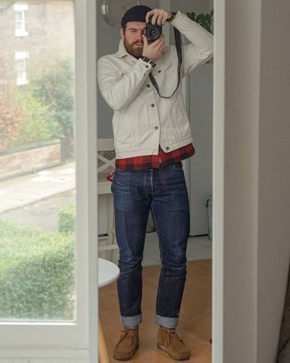 Какие джинсы носить с белой джинсовой курткой мужчине